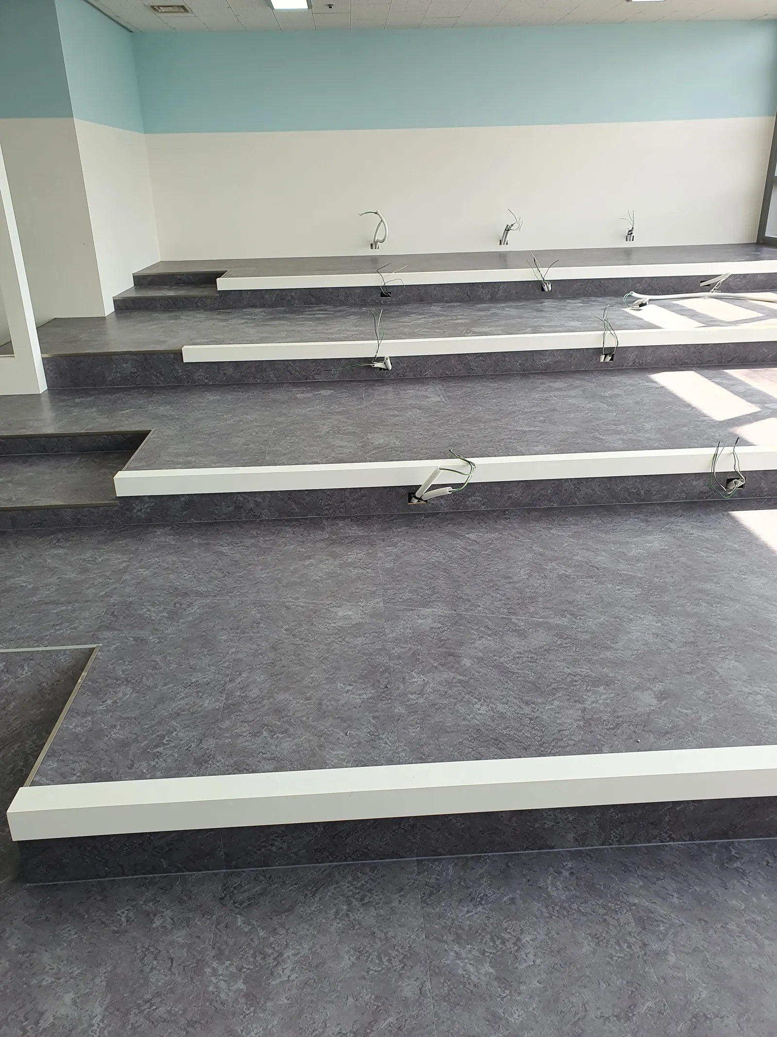 늘푸른고등학교 데코타일 및 러버타일 시공 상세 이미지 3